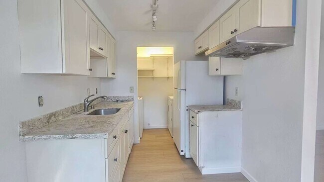 Building Photo - Charming 2-Bedroom Apt in Prime Central Se...