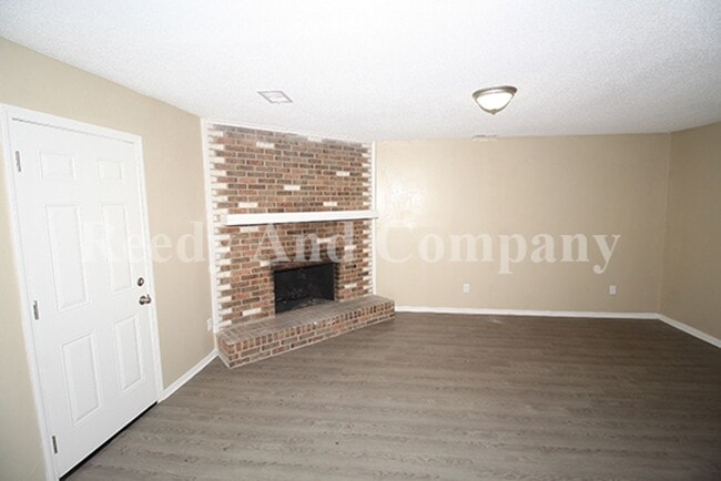 Building Photo - 3879 Briar Pl