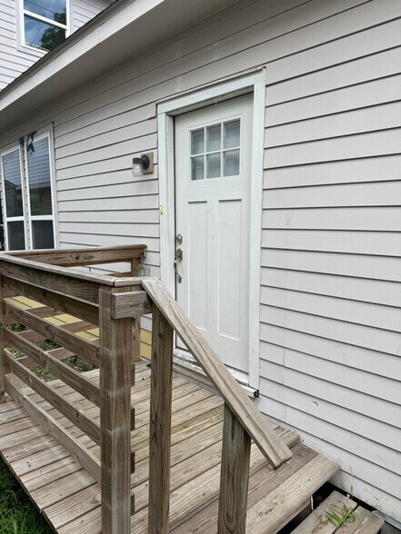 Building Photo - 3703 Derbigny St