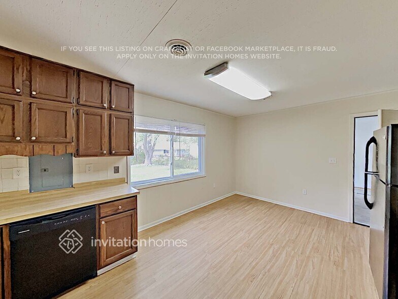 Building Photo - 202 Mayfield Dr