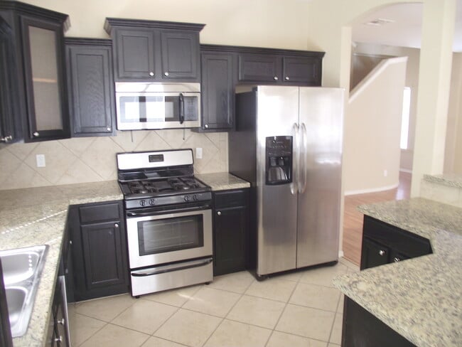 Building Photo - Sandstone Ranch Estates 4Bed/2.5bath Refri...