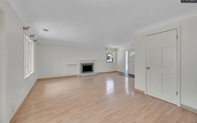 Building Photo - 4265 Brentwood St