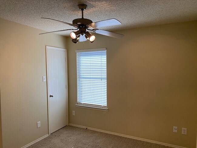 Building Photo - 9909 Carter Dr