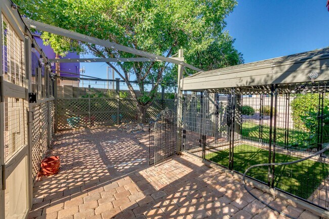 Building Photo - New Listing in Peoria
