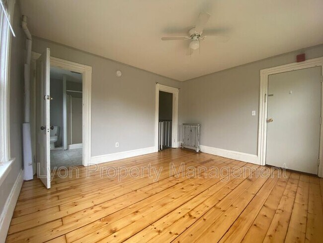 Building Photo - 331 Log Rd