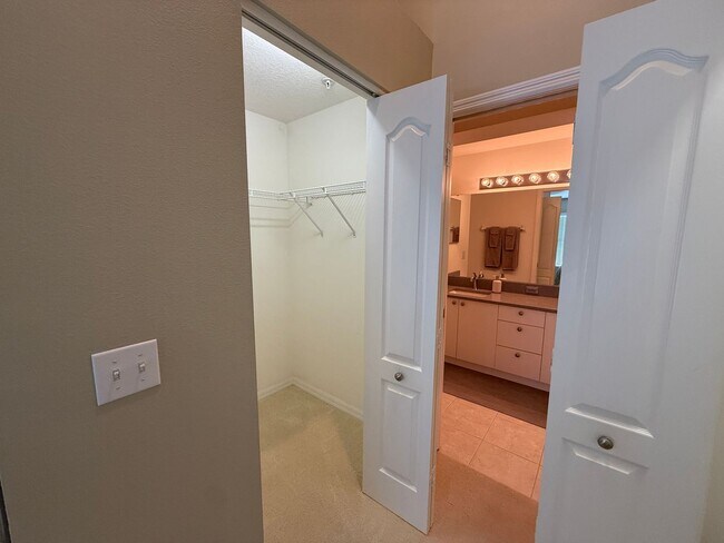 Building Photo - Lakeview 2 Bedroom 2 Bath Condo on Golf Co...