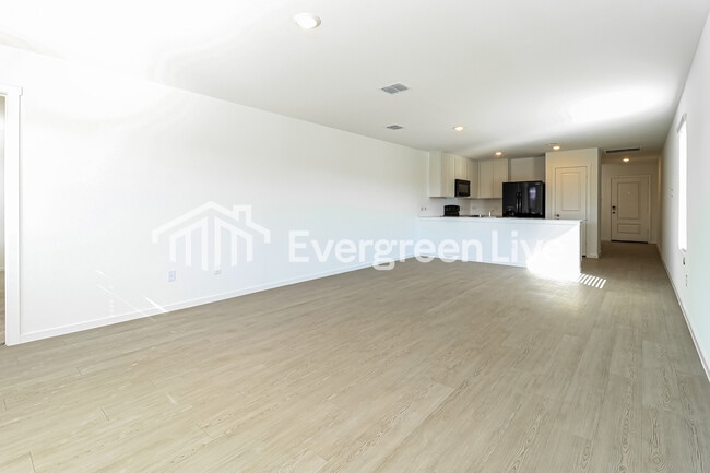 Building Photo - 245 Sycamore Pl