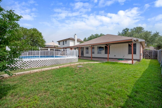 Building Photo - 1500 Lochaline Loop