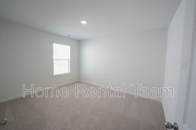 Building Photo - 108 Windrush Pnes