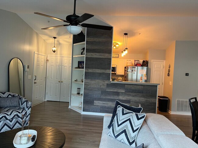 Building Photo - Updated 2-Bedroom Condo in Winston-Salem