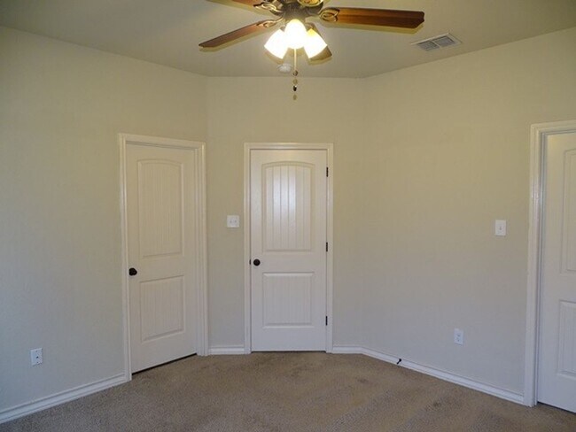 Building Photo - 7117 Micayla Cv