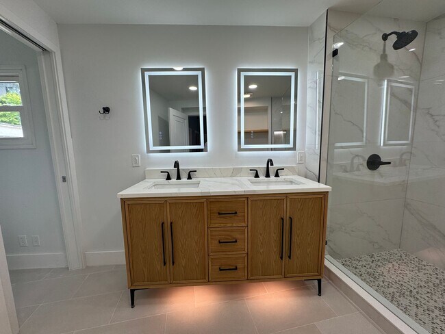 Building Photo - Davis Island Charming Home