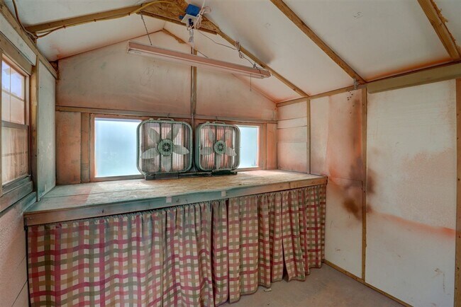 Building Photo - Immaculate 3 bedroom, 2 bath home in Presc...