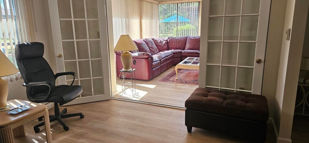 Building Photo - 6215 Green View Cir