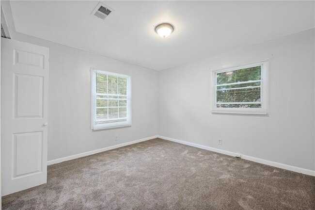 Building Photo - 305 Banberry Dr SE