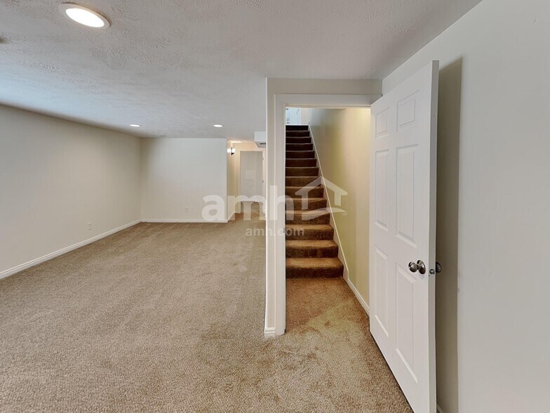 Building Photo - 8359 Sawtooth Oak Dr