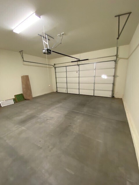 Building Photo - 10245 W Pinnacle Vista Dr
