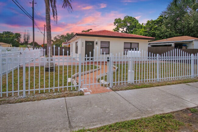 Building Photo - 800 NW 101st St