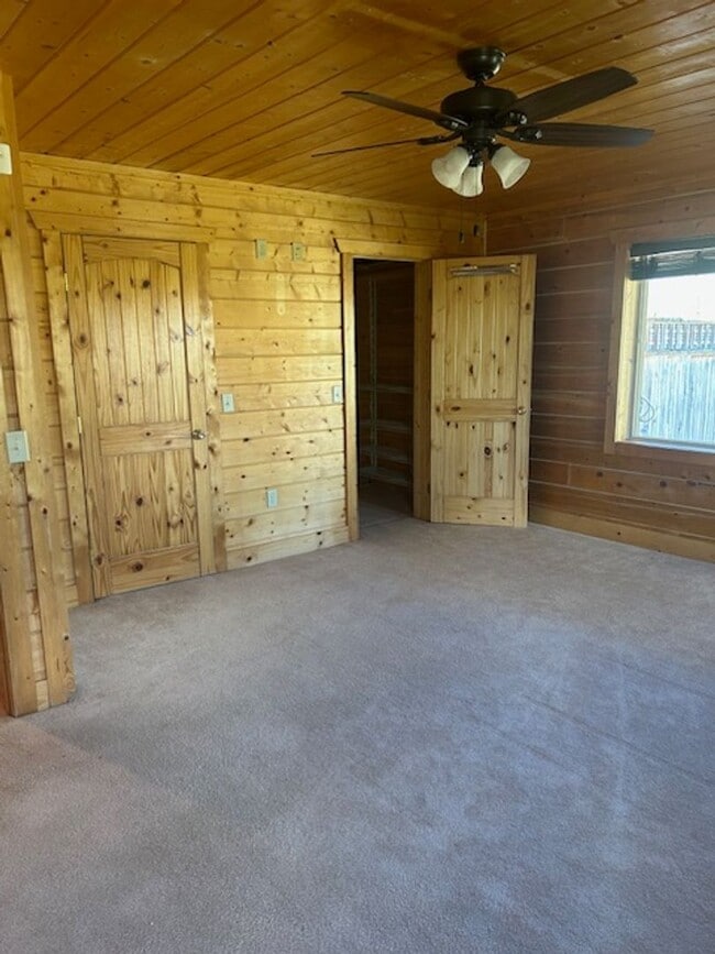 Building Photo - Gorgeous Log Home with infloor heat.  Two level lots with RV parking and dumpstation.