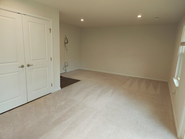 Walkout basement - 2588 Grantham Place Dr