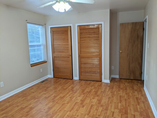 Large Bedroom - 5 Edgewood Rd