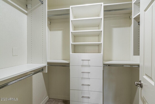 Building Photo - 9708 E Vía Linda