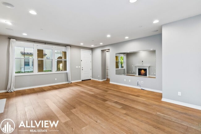 Building Photo - Highly Upgraded 4 Bed, 4.5 Bath Condo Available in Pacific Shores!