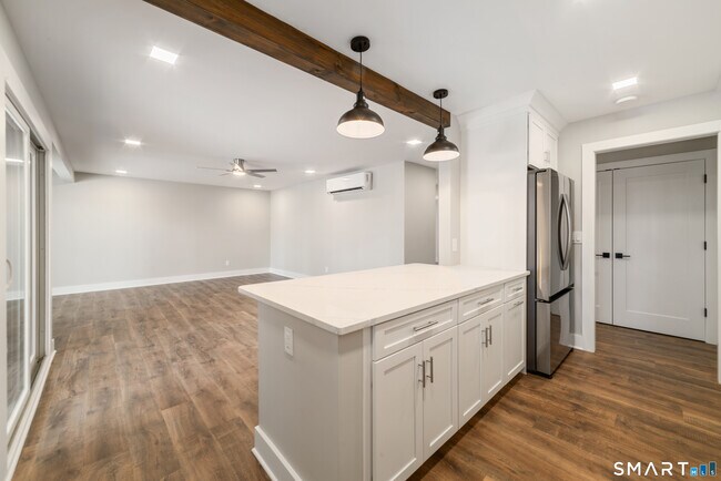 Building Photo - 304 Heritage Vlg