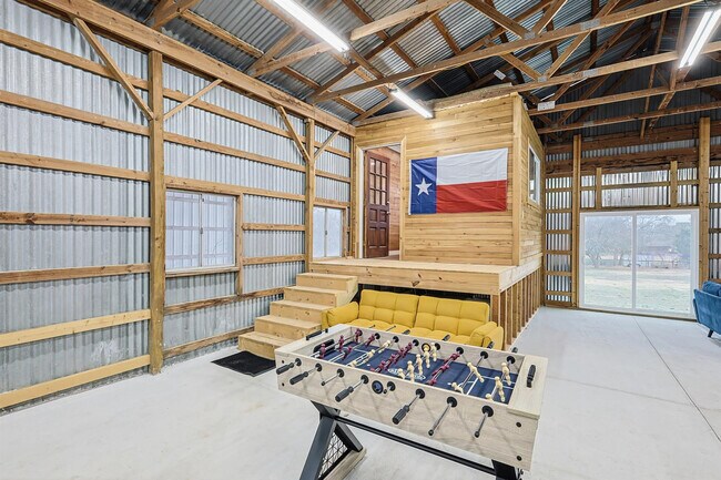 Building Photo - 2368 County Road 852-SI ID1055509P