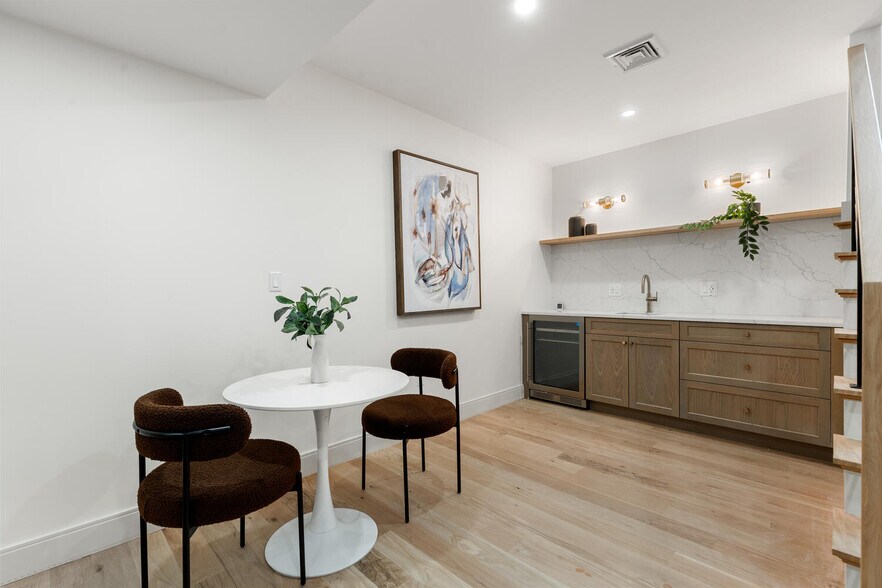 Building Photo - 8 Holly Ave