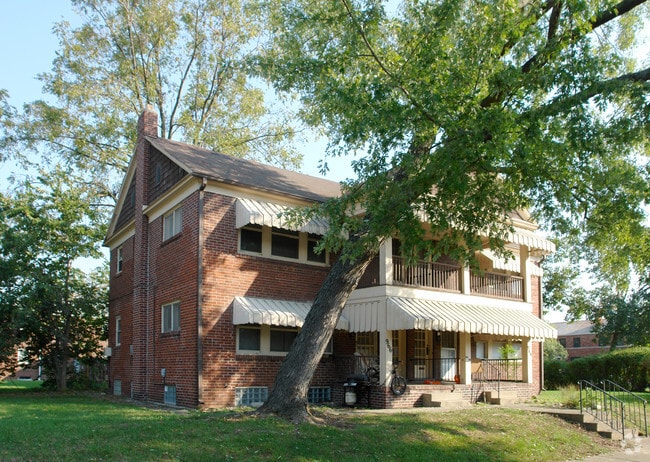 Primary Photo - 964-966 Burr Ave