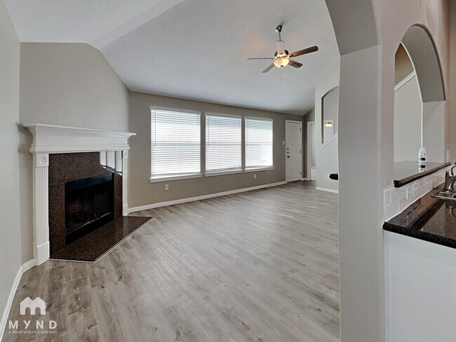 Building Photo - 14906 Sparks Ct
