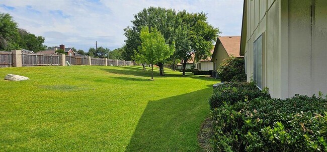 Building Photo - 11604 Norwegian Wood Dr