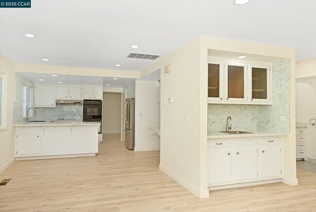 Building Photo - 1181 Sunlight Cir