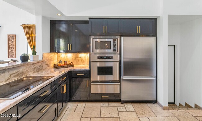 Building Photo - 6198 N 28th Pl