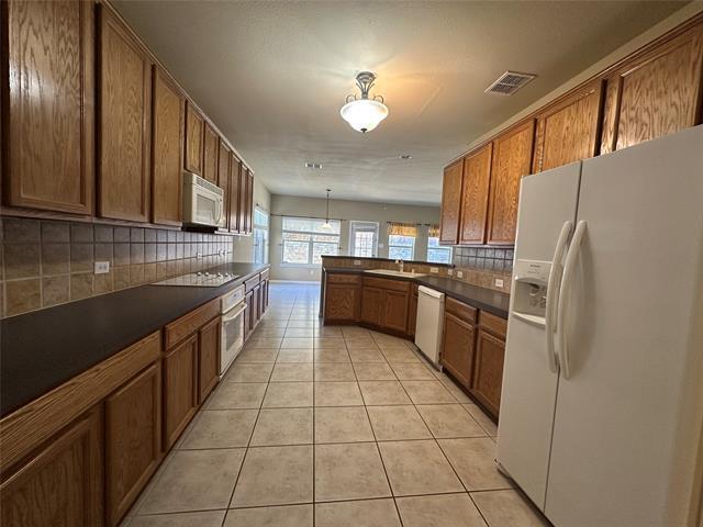 Building Photo - 8466 Davis Dr