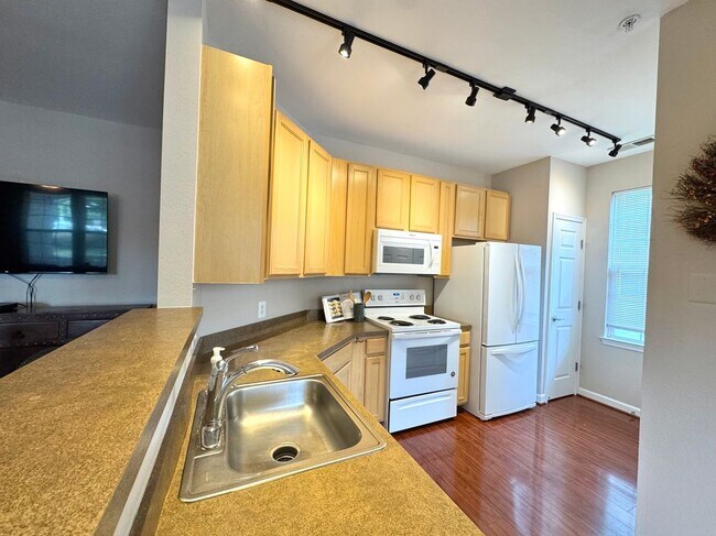 Building Photo - 42435 Hollyhock Terrace