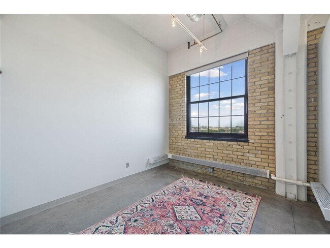 Building Photo - 730 Stinson Blvd NE