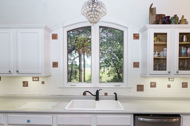 Building Photo - Amazing sunsets at this waterfront home