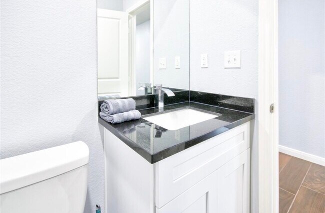 Building Photo - 3510 Oleander Ave