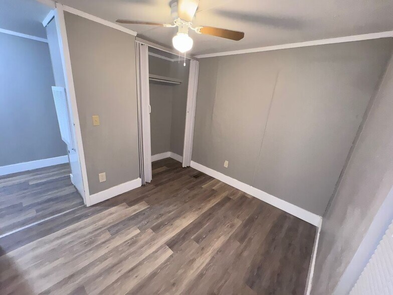 Building Photo - 15637 Sims Ln