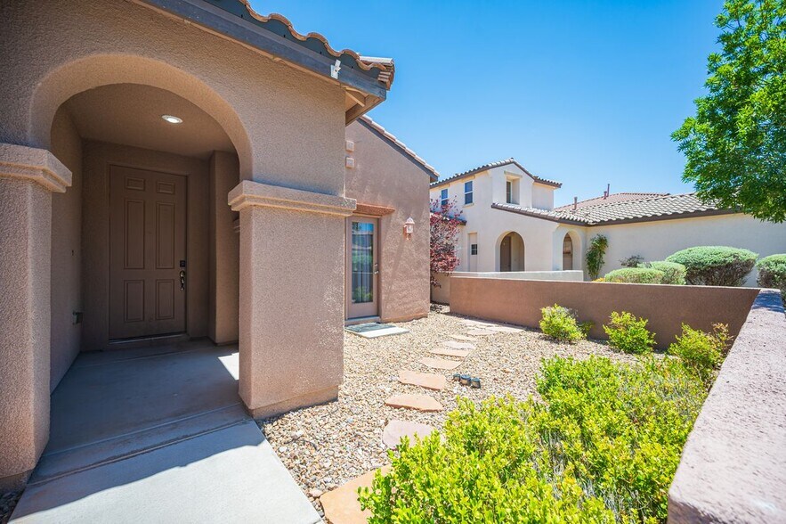 Building Photo - 12141 Capilla Real Ave