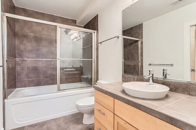 Building Photo - Modern 4-Bedroom Townhouse with Stunning Views in Boulder, CO