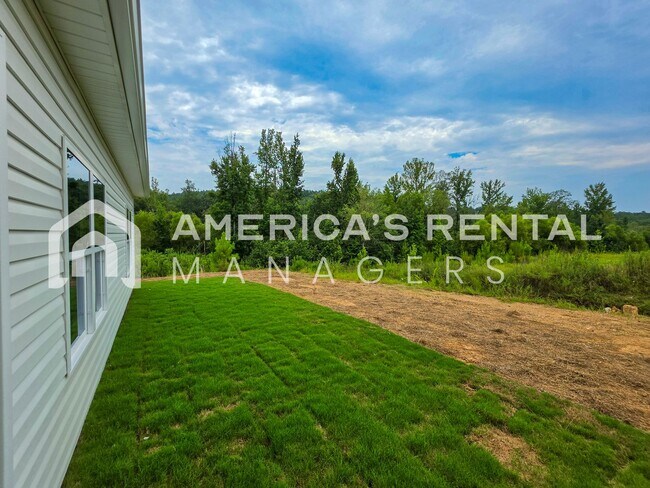 Building Photo - Modern Living in Brookwood Station!