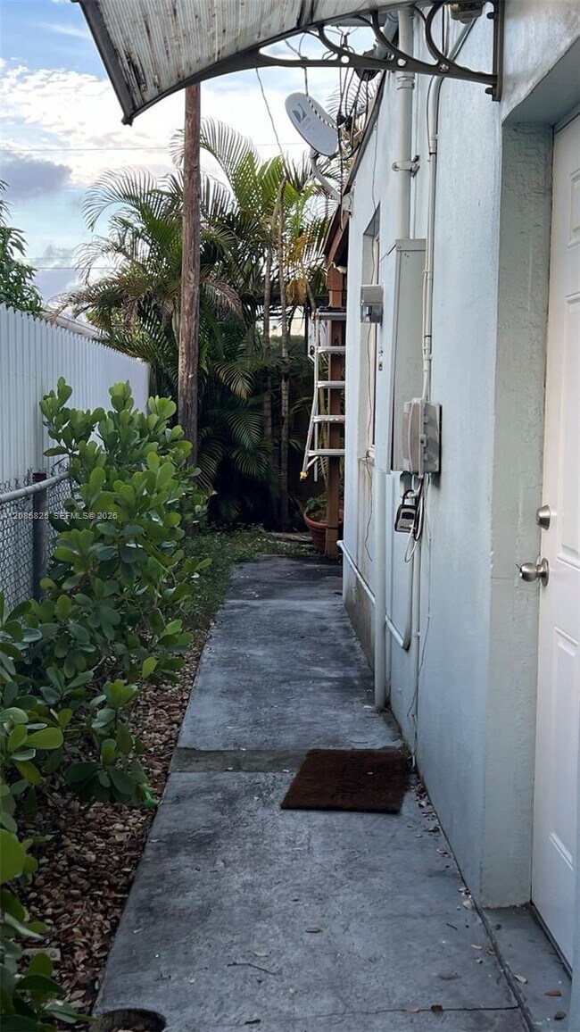 Building Photo - 21 NW 49th Ave