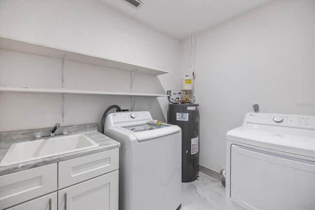 Building Photo - 470 Leger Dr