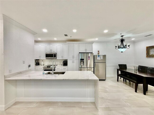 Building Photo - 16303 Enclave Village Dr