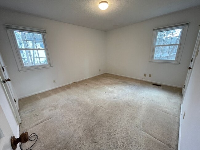 Building Photo - Lovely 3br 2ba home in quiet Chapel Hill neighborhood, walking distance to McDougle Elementary!