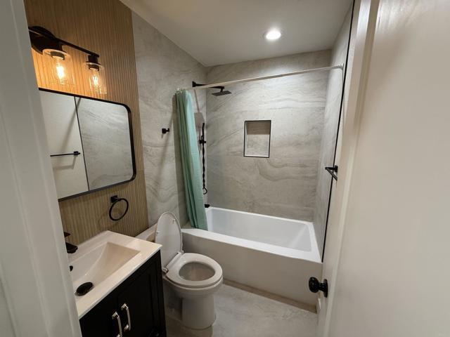 Building Photo - 817 Saugerties Ave