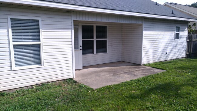 Building Photo - 16210 Stone Ridge Pkwy